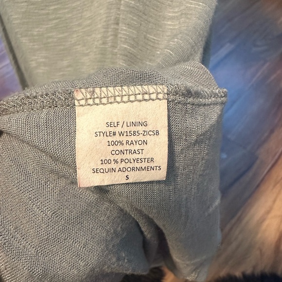 Loveappella Silver/Gray Sequin Back Tank Top - Size Small - Picture 5 of 6